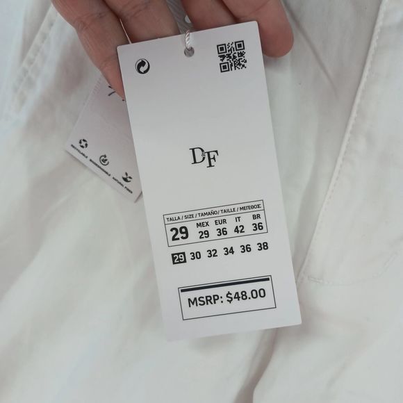 NWT Denim & Flower Women MSRP $48 White Chino Bermuda Style Shorts SZ 29 Stretch - Picture 5 of 16